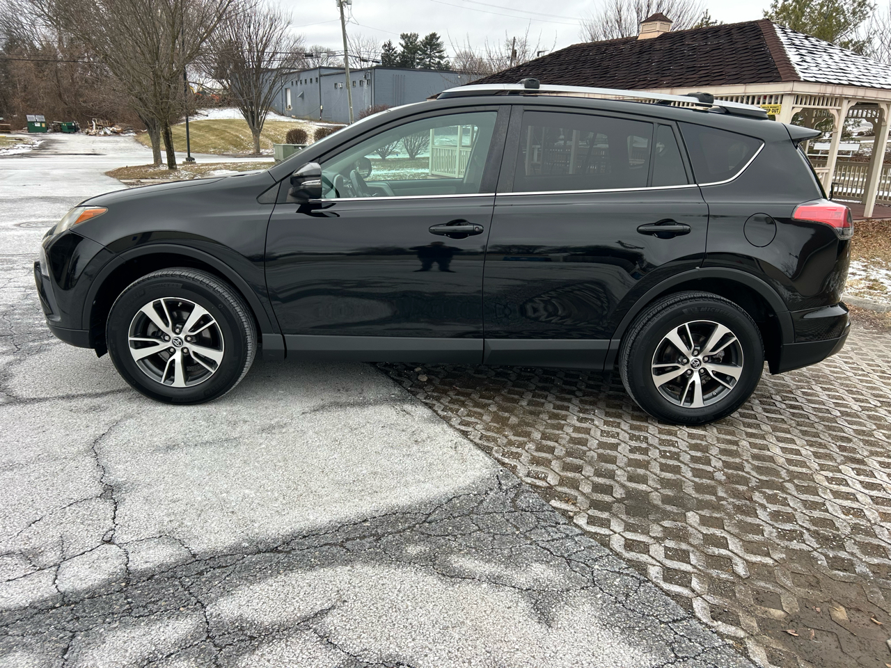 Toyota RAV4 XLE AWD (Natl) 2018
