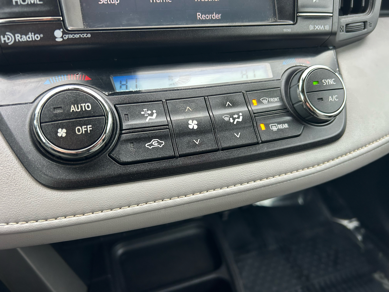 Toyota RAV4 XLE AWD (Natl) 2018