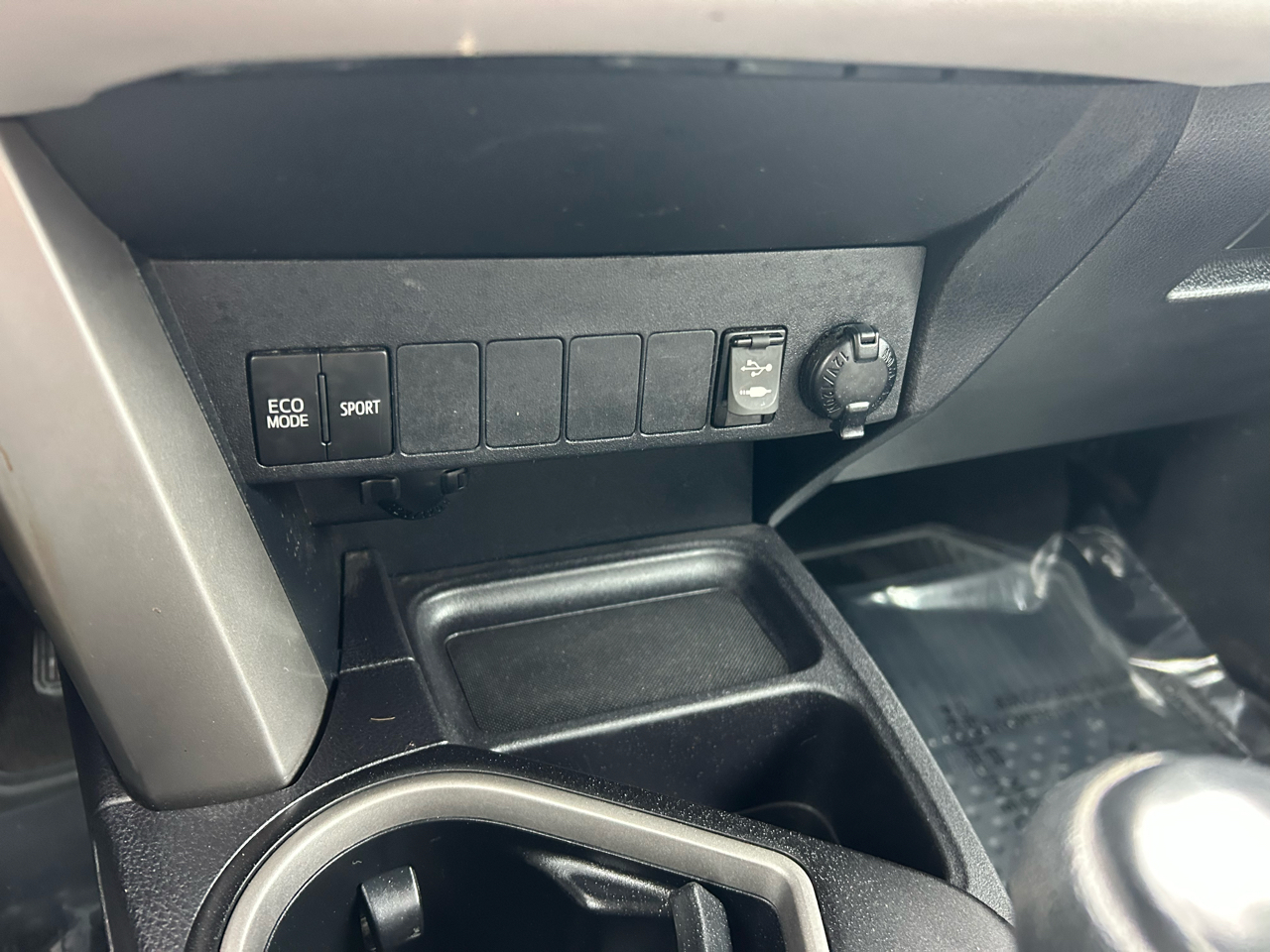 Toyota RAV4 XLE AWD (Natl) 2018