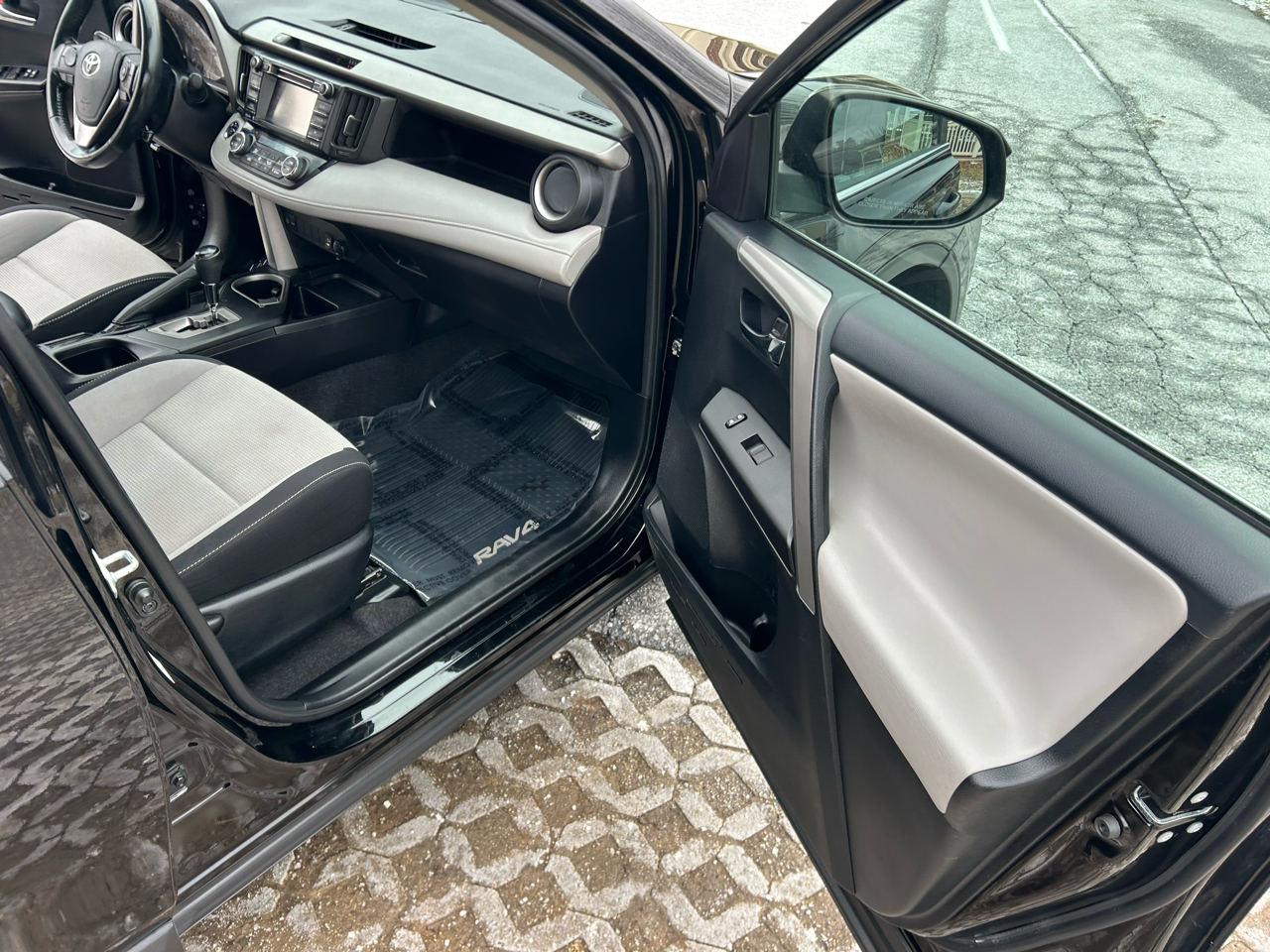 Toyota RAV4 XLE AWD (Natl) 2018