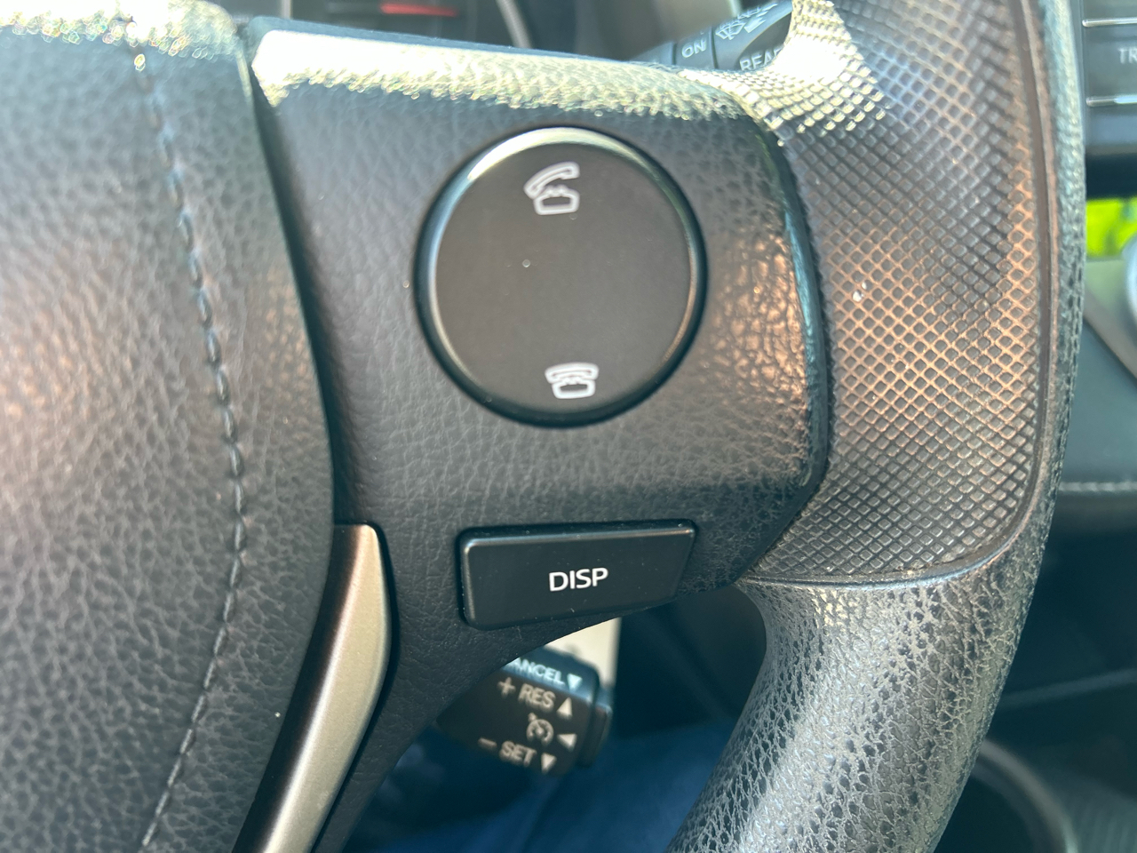 Toyota RAV4 AWD 4dr XLE (Natl) 2013