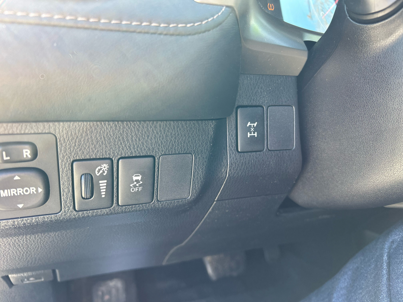 Toyota RAV4 AWD 4dr XLE (Natl) 2013