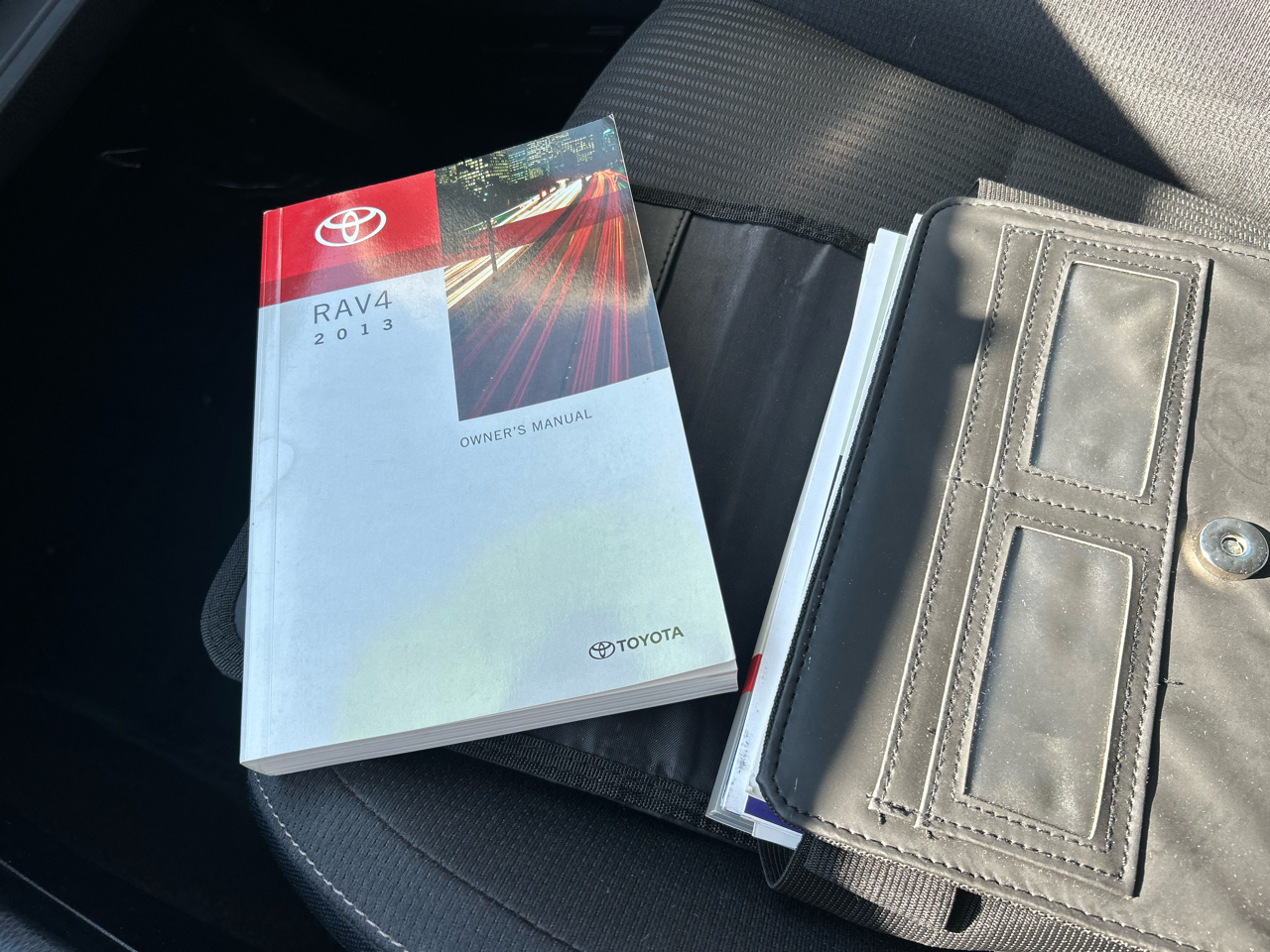 Toyota RAV4 AWD 4dr XLE (Natl) 2013