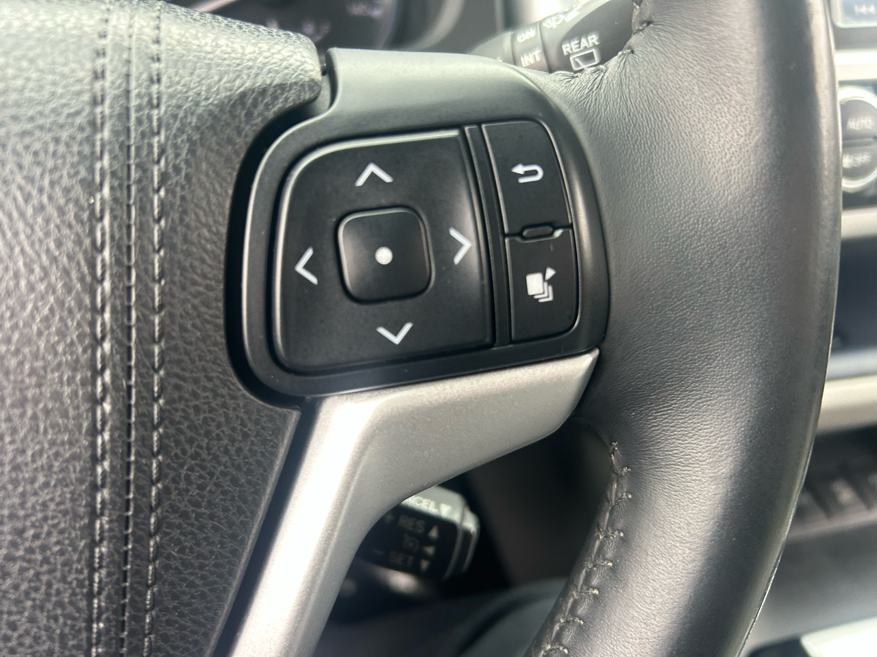 Toyota Highlander AWD 4dr V6 Limited (Natl) 2016