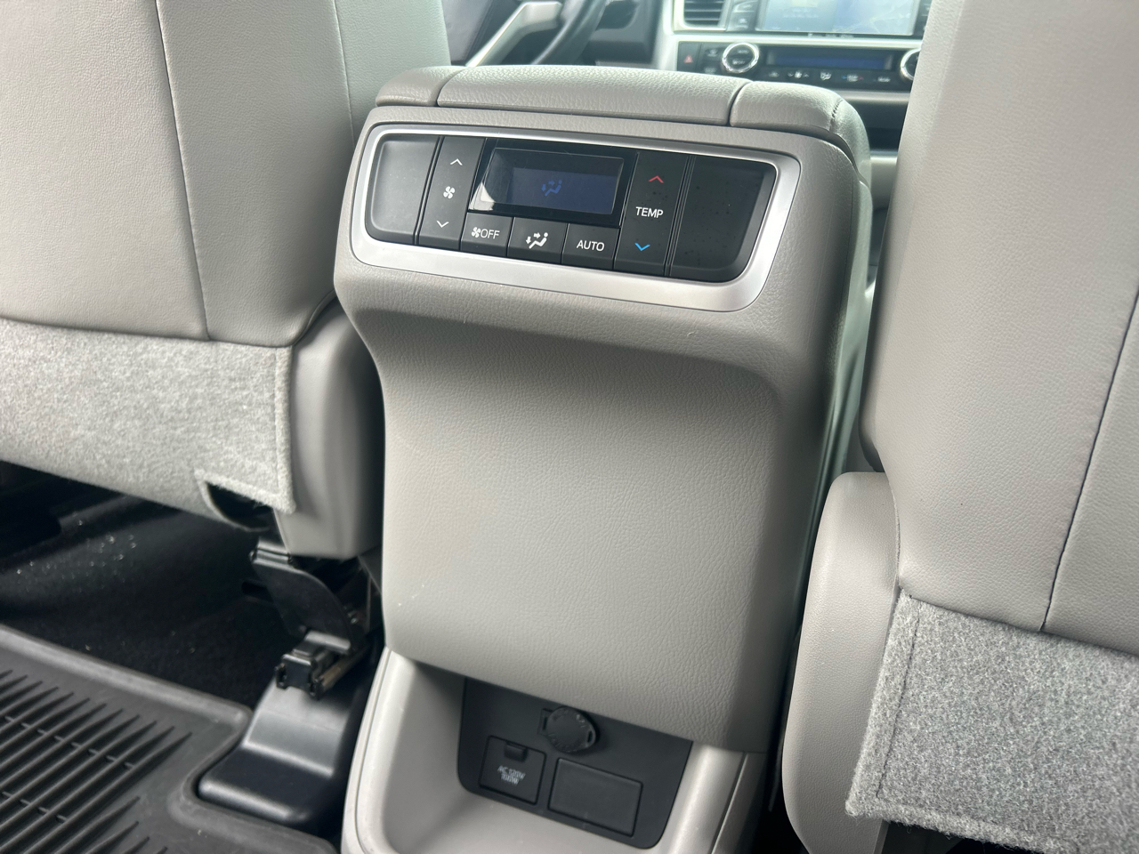 Toyota Highlander AWD 4dr V6 Limited (Natl) 2016