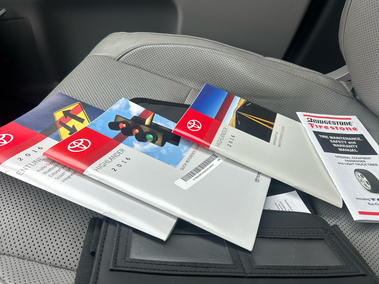 Toyota Highlander AWD 4dr V6 Limited (Natl) 2016