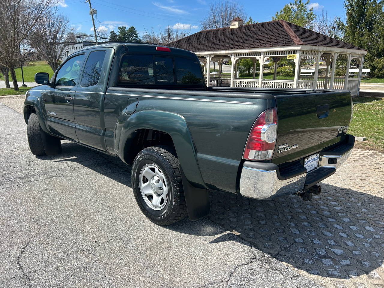 Toyota Tacoma 2WD Access V6 AT PreRunner (Natl) 2010