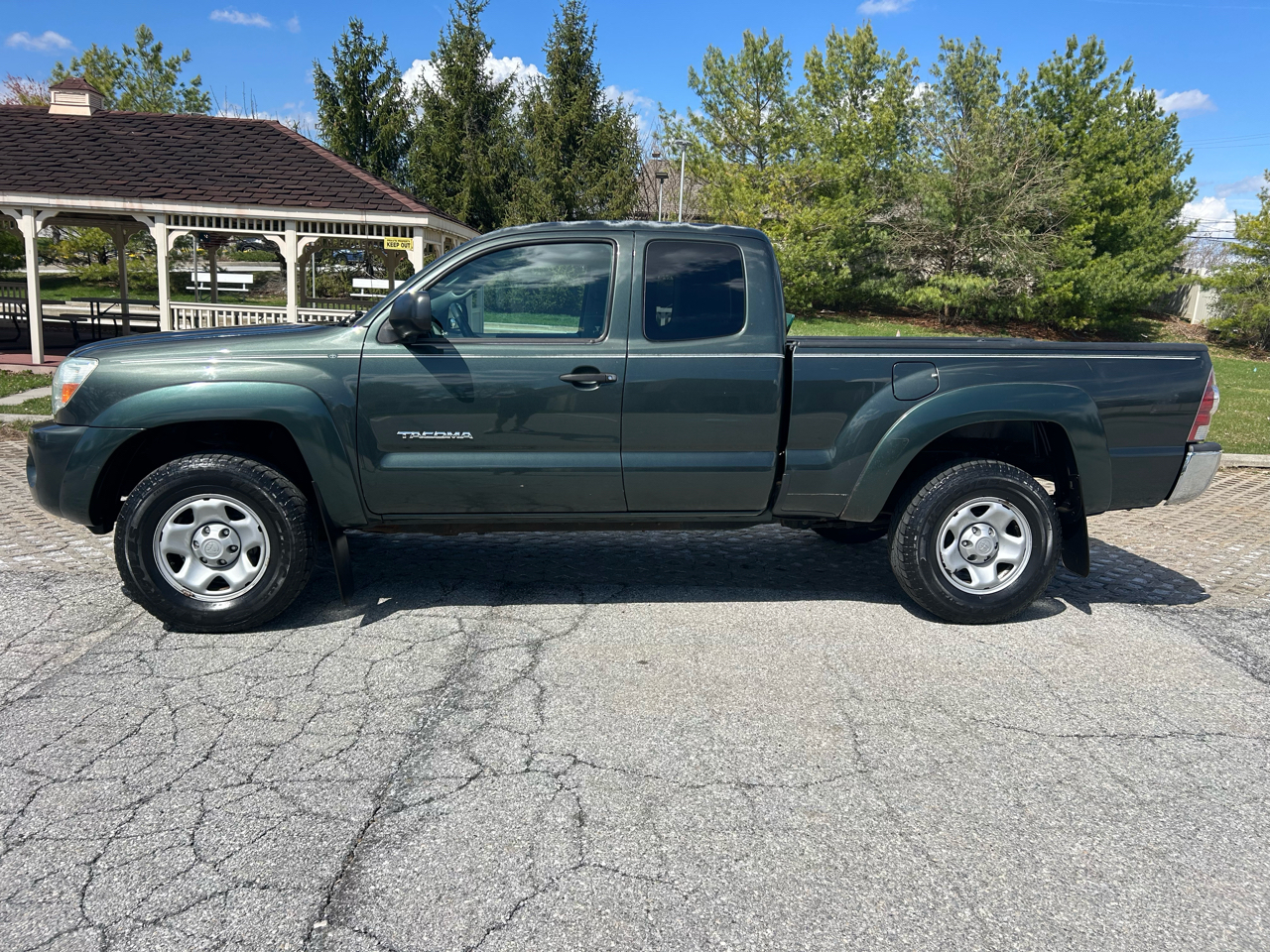 Toyota Tacoma 2WD Access V6 AT PreRunner (Natl) 2010