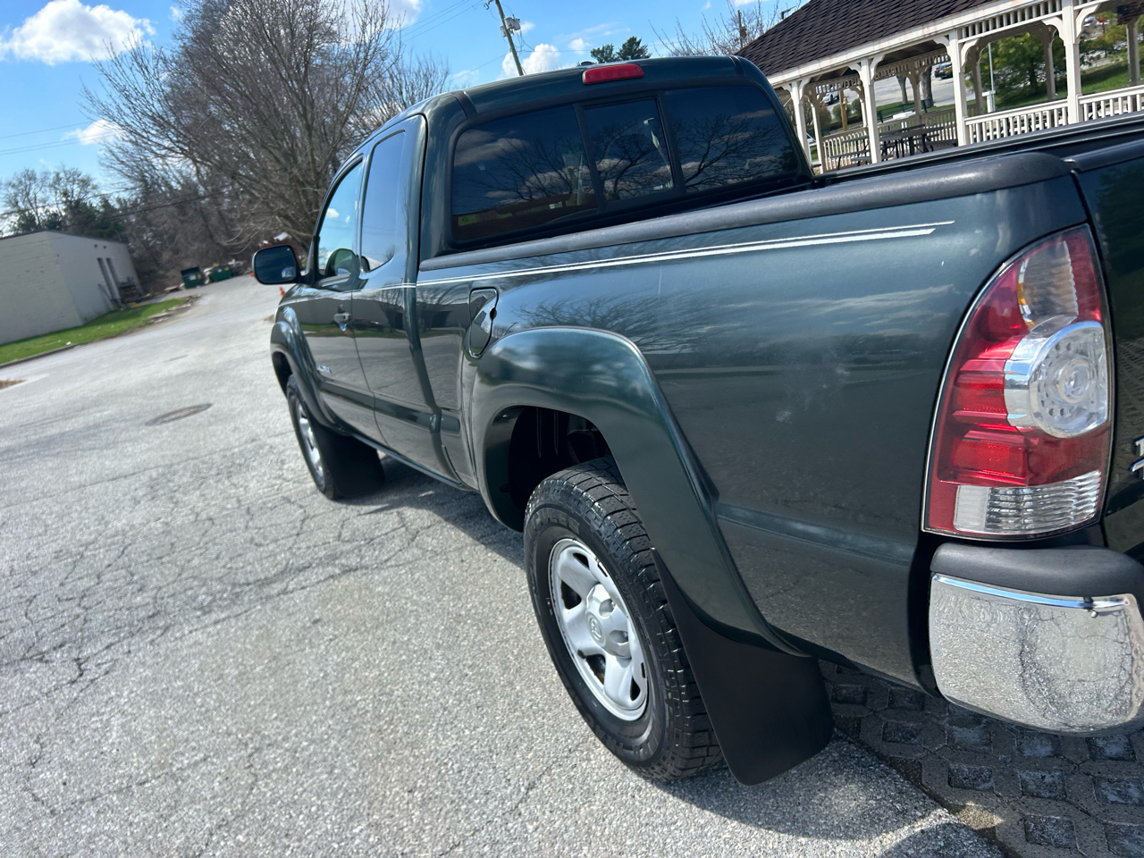 Toyota Tacoma 2WD Access V6 AT PreRunner (Natl) 2010