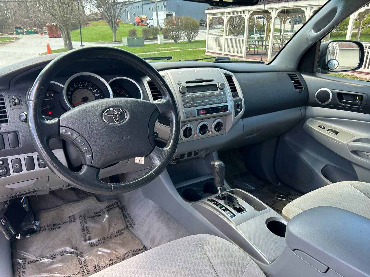 Toyota Tacoma 2WD Access V6 AT PreRunner (Natl) 2010