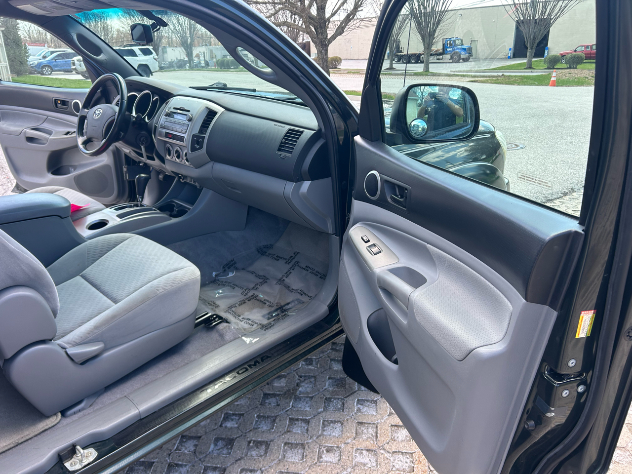 Toyota Tacoma 2WD Access V6 AT PreRunner (Natl) 2010