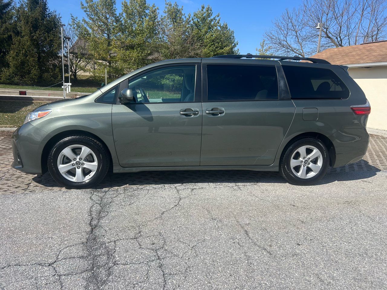 Toyota Sienna LE Auto Access Seat FWD 7-Passenger (Natl) 2020