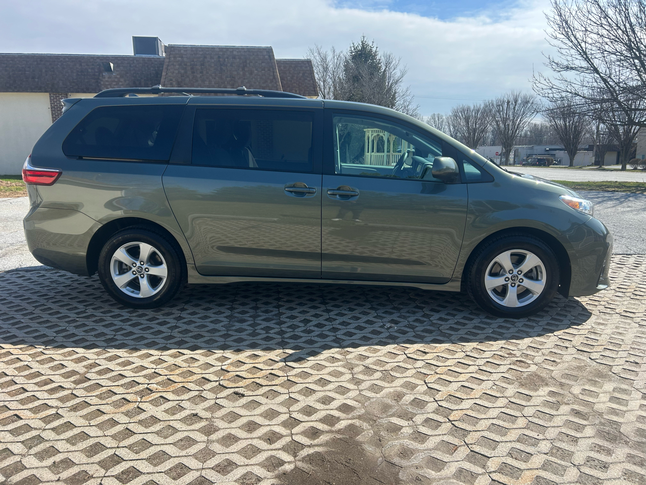 Toyota Sienna LE Auto Access Seat FWD 7-Passenger (Natl) 2020