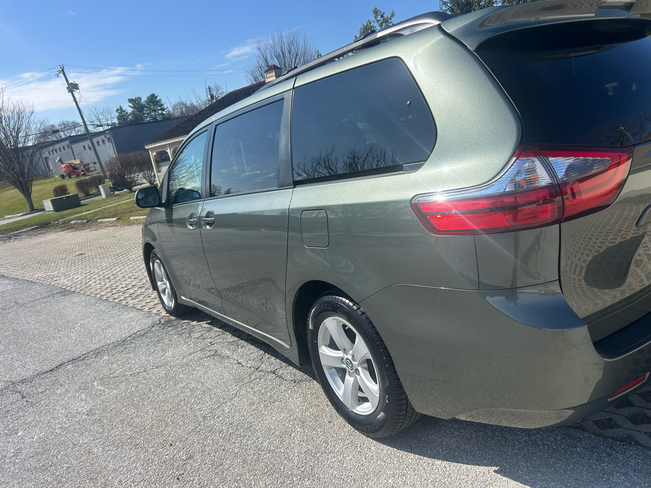 Toyota Sienna LE Auto Access Seat FWD 7-Passenger (Natl) 2020