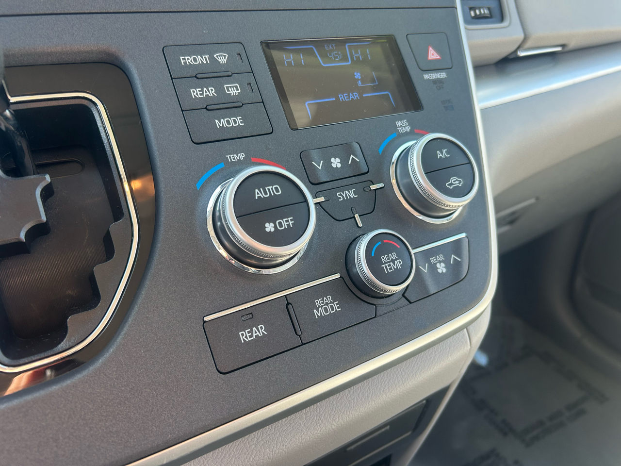 Toyota Sienna LE Auto Access Seat FWD 7-Passenger (Natl) 2020