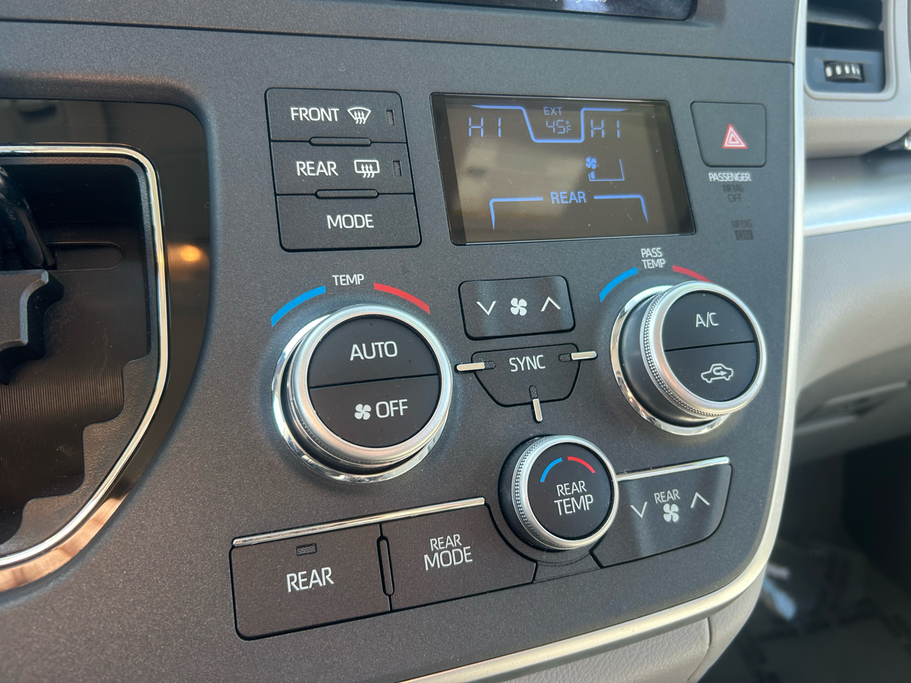 Toyota Sienna LE Auto Access Seat FWD 7-Passenger (Natl) 2020