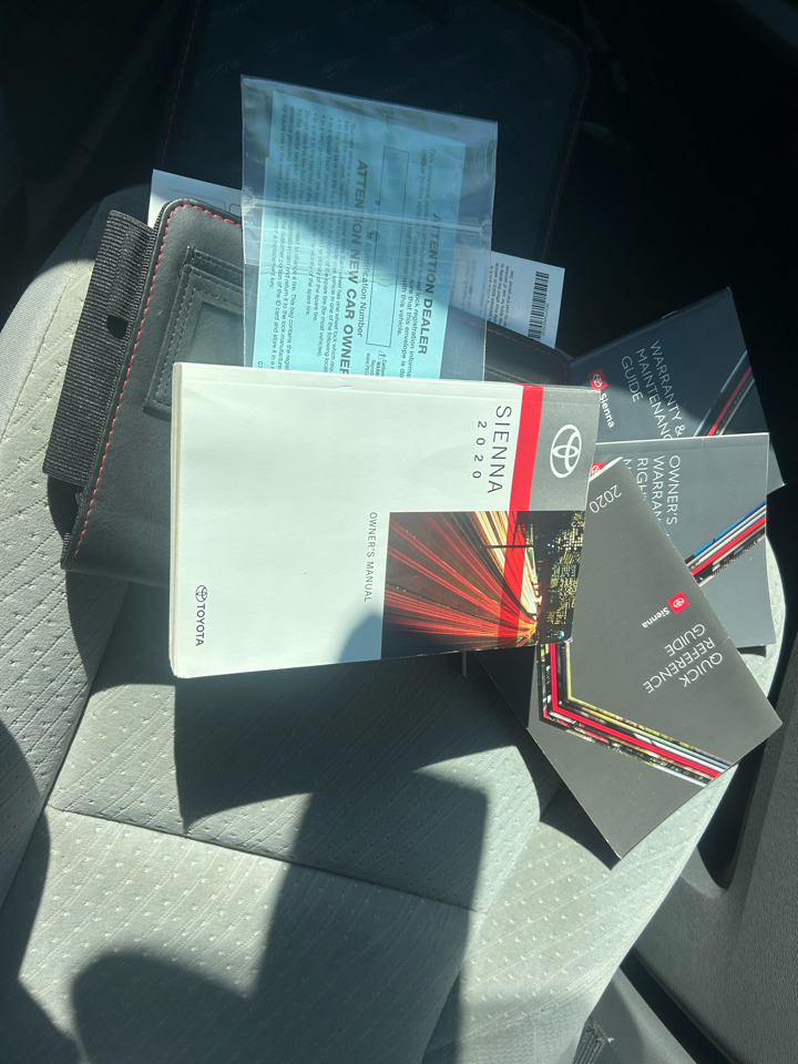 Toyota Sienna LE Auto Access Seat FWD 7-Passenger (Natl) 2020