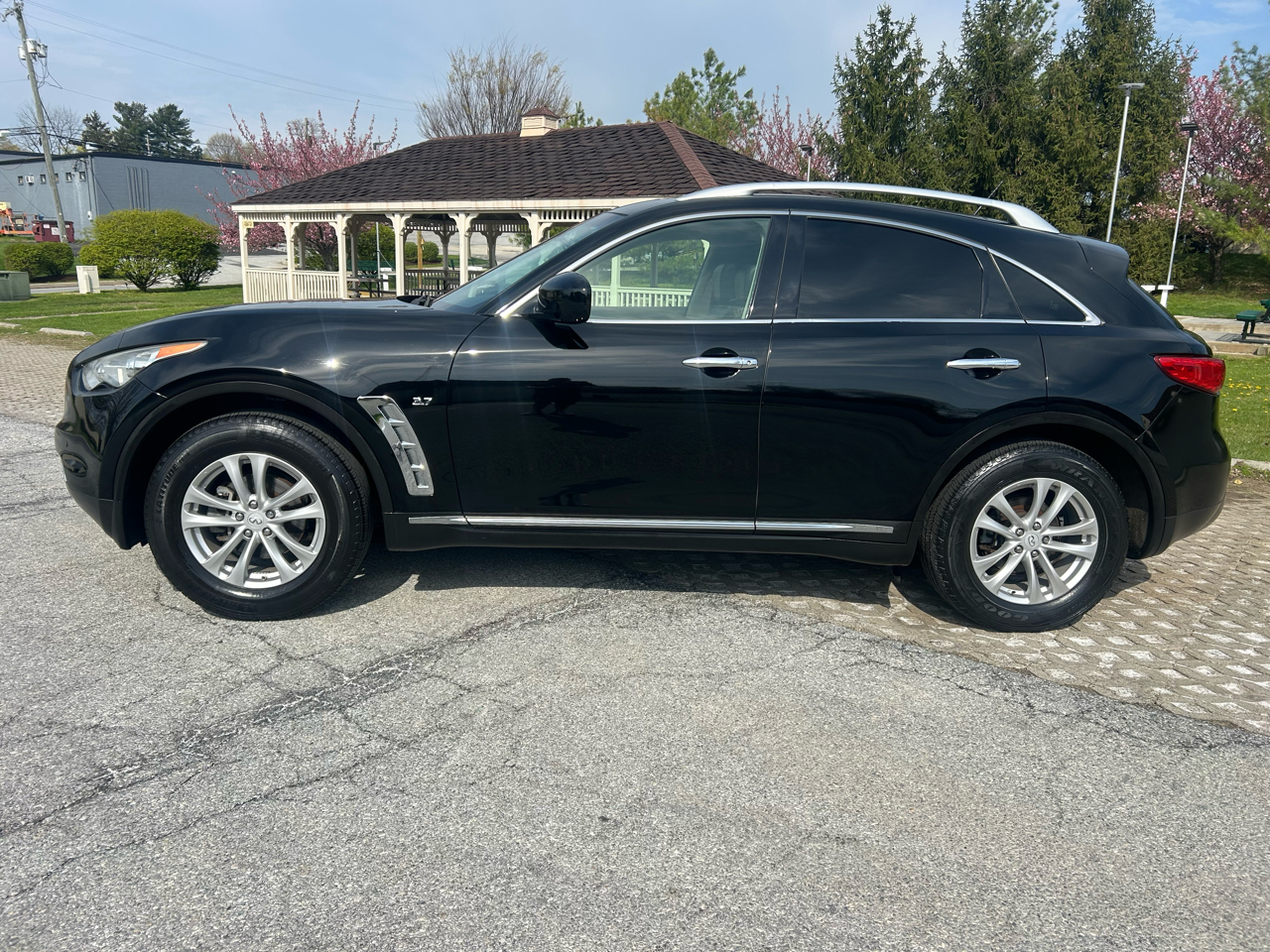 Infiniti QX70 AWD 4dr 2015
