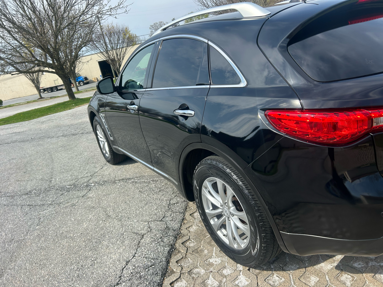 Infiniti QX70 AWD 4dr 2015