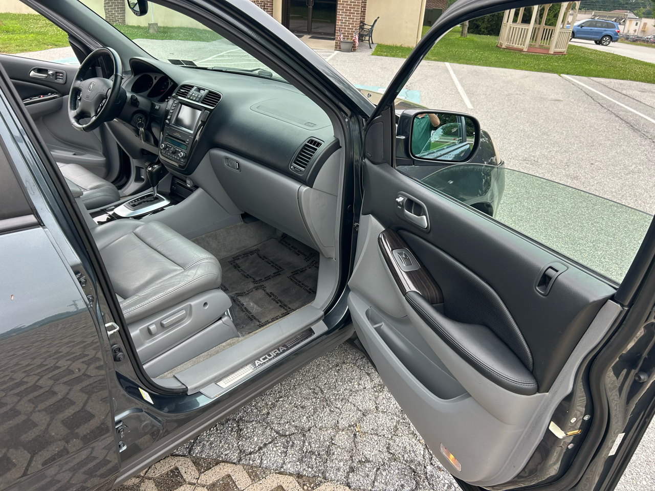 Acura MDX 4dr SUV AT Touring RES w/Navi 2006