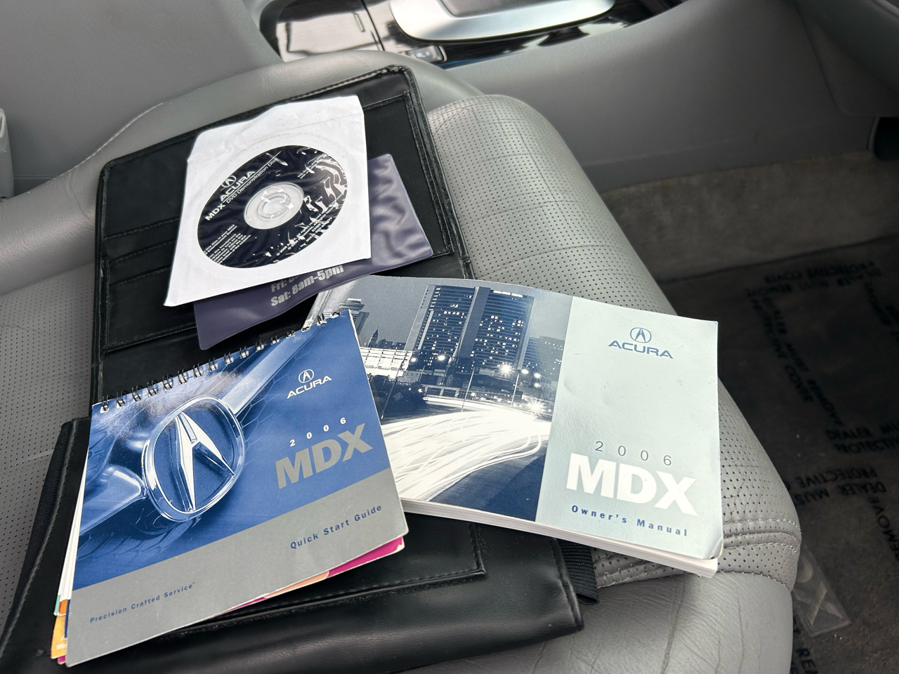 Acura MDX 4dr SUV AT Touring RES w/Navi 2006