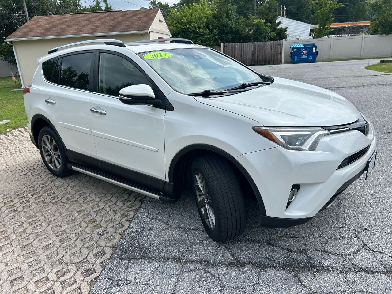 Toyota RAV4 Limited AWD (Natl) 2017