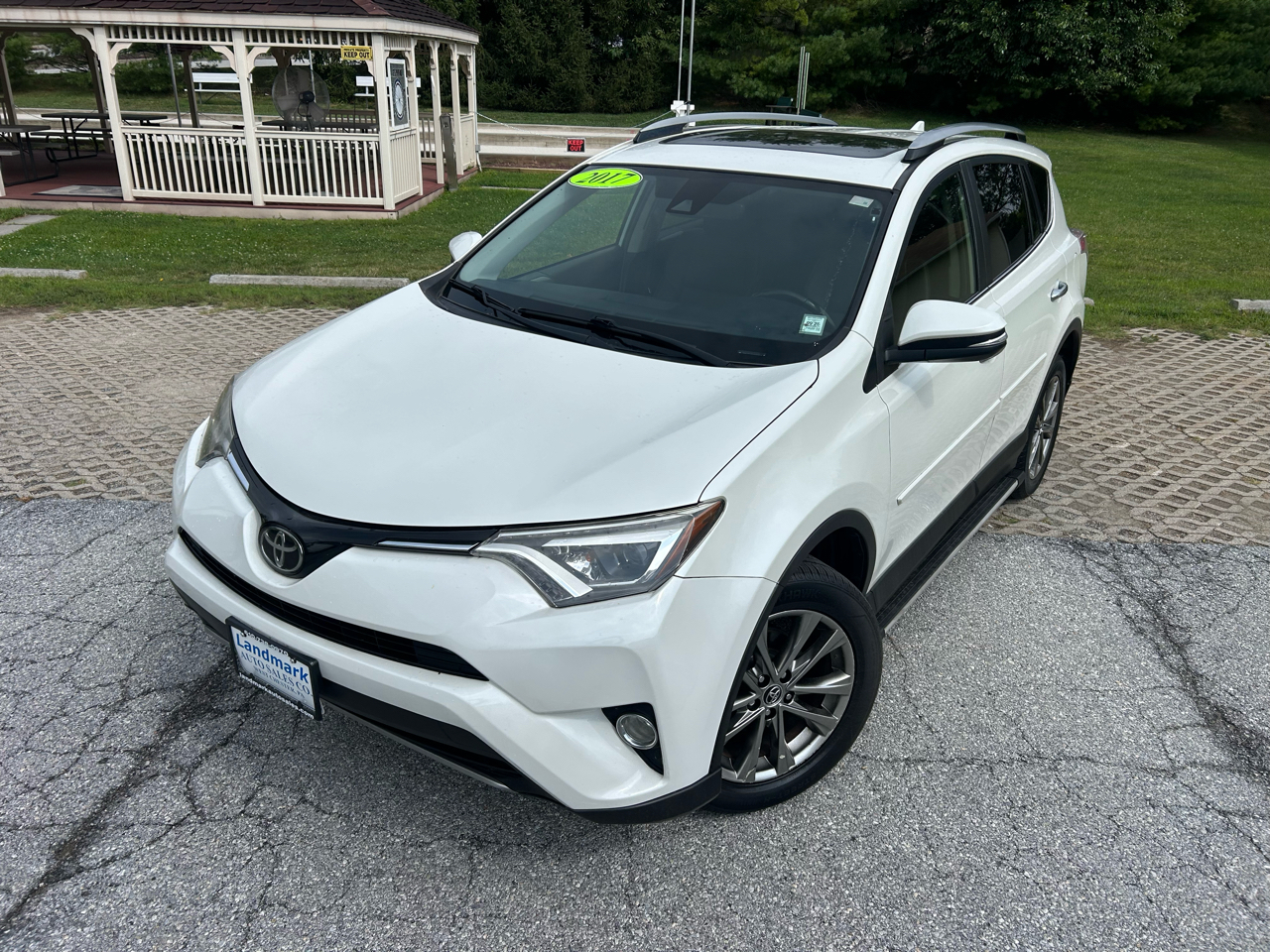Toyota RAV4 Limited AWD (Natl) 2017