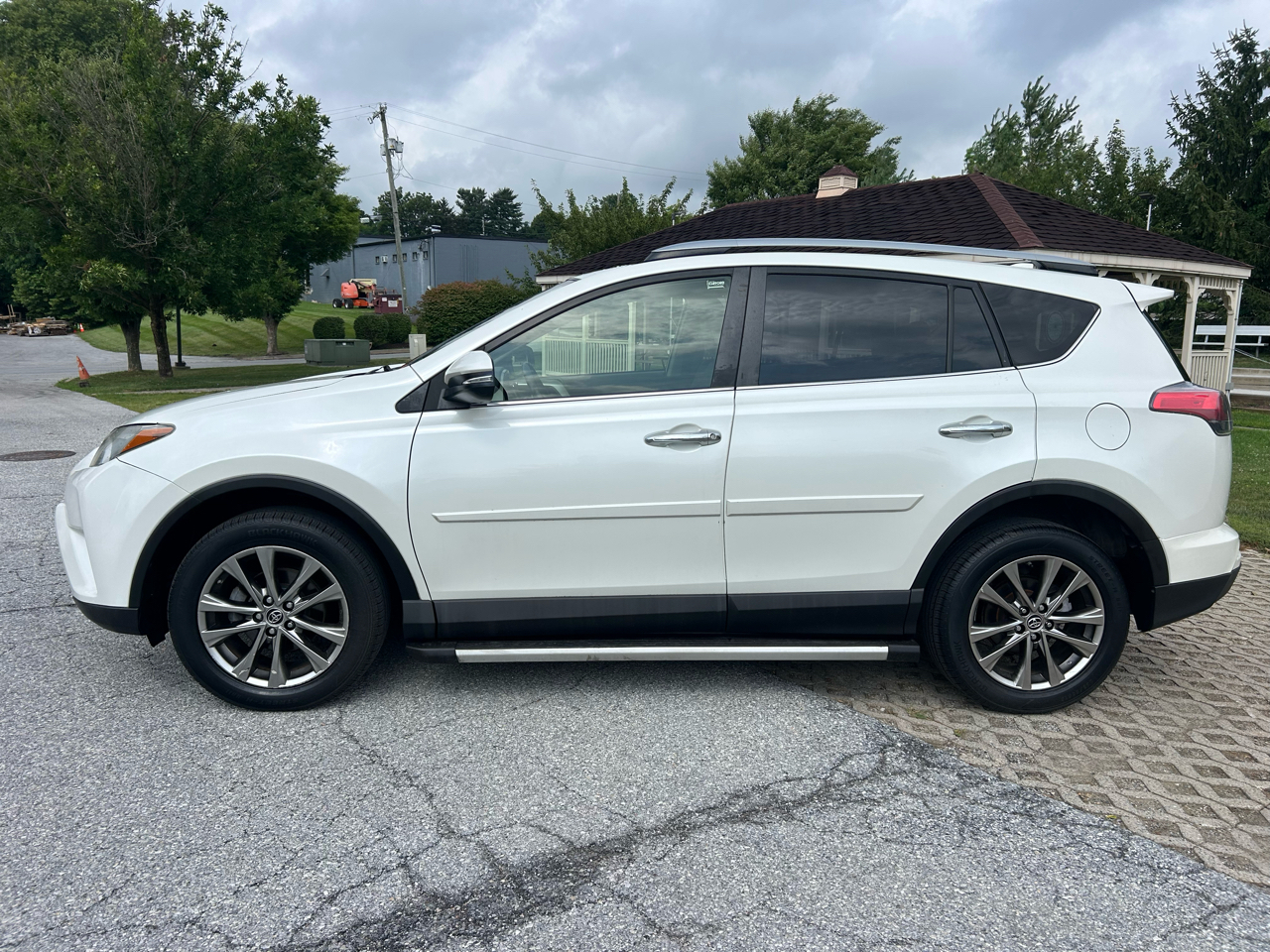 Toyota RAV4 Limited AWD (Natl) 2017