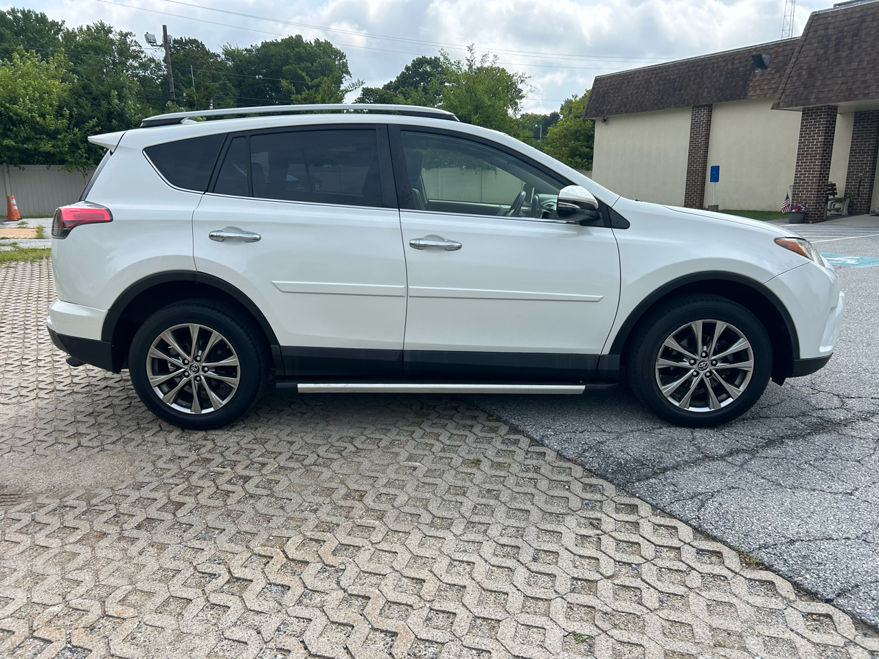 Toyota RAV4 Limited AWD (Natl) 2017
