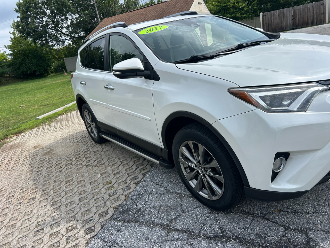 Toyota RAV4 Limited AWD (Natl) 2017