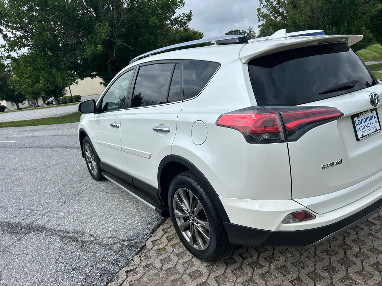 Toyota RAV4 Limited AWD (Natl) 2017