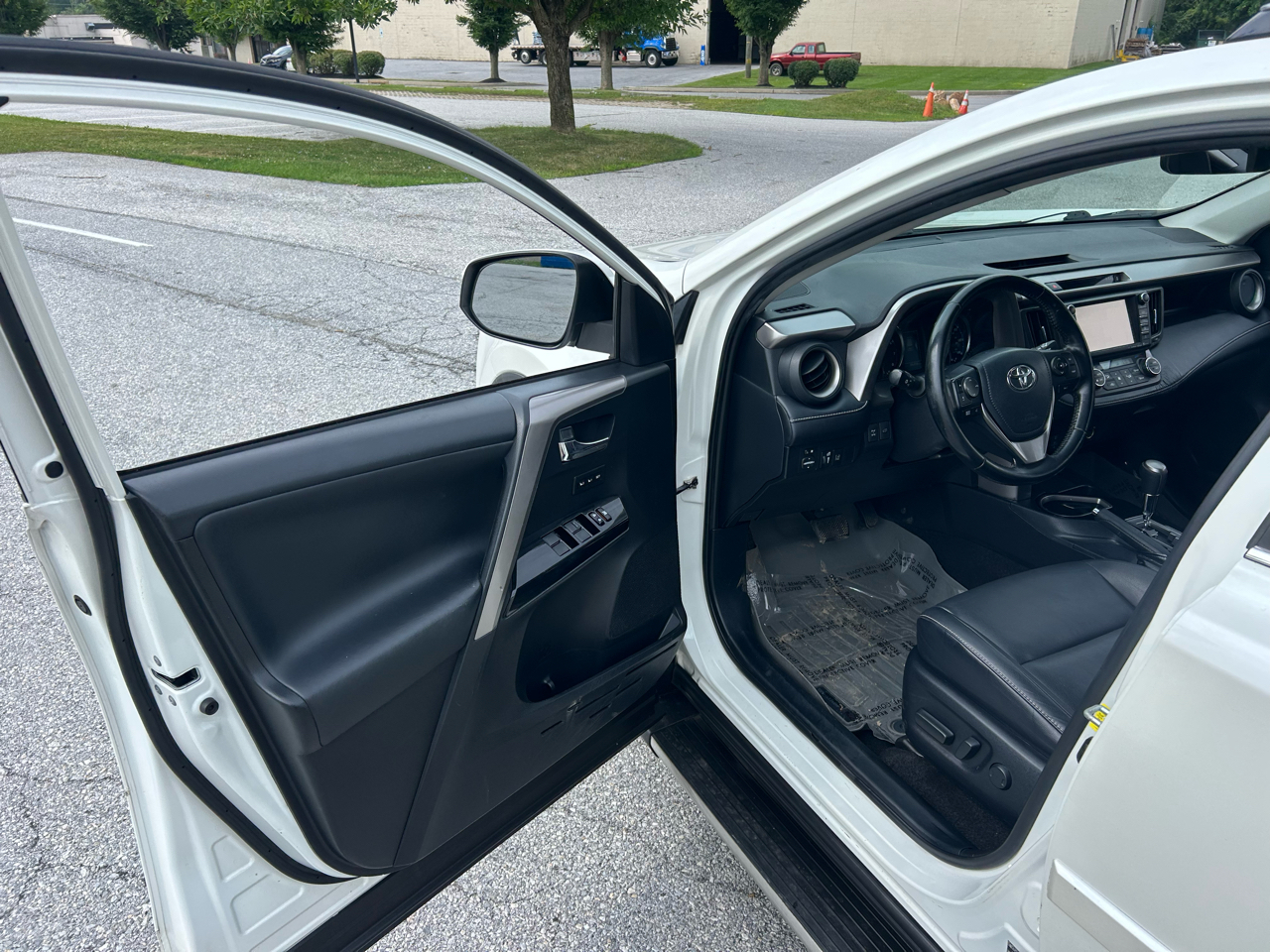 Toyota RAV4 Limited AWD (Natl) 2017