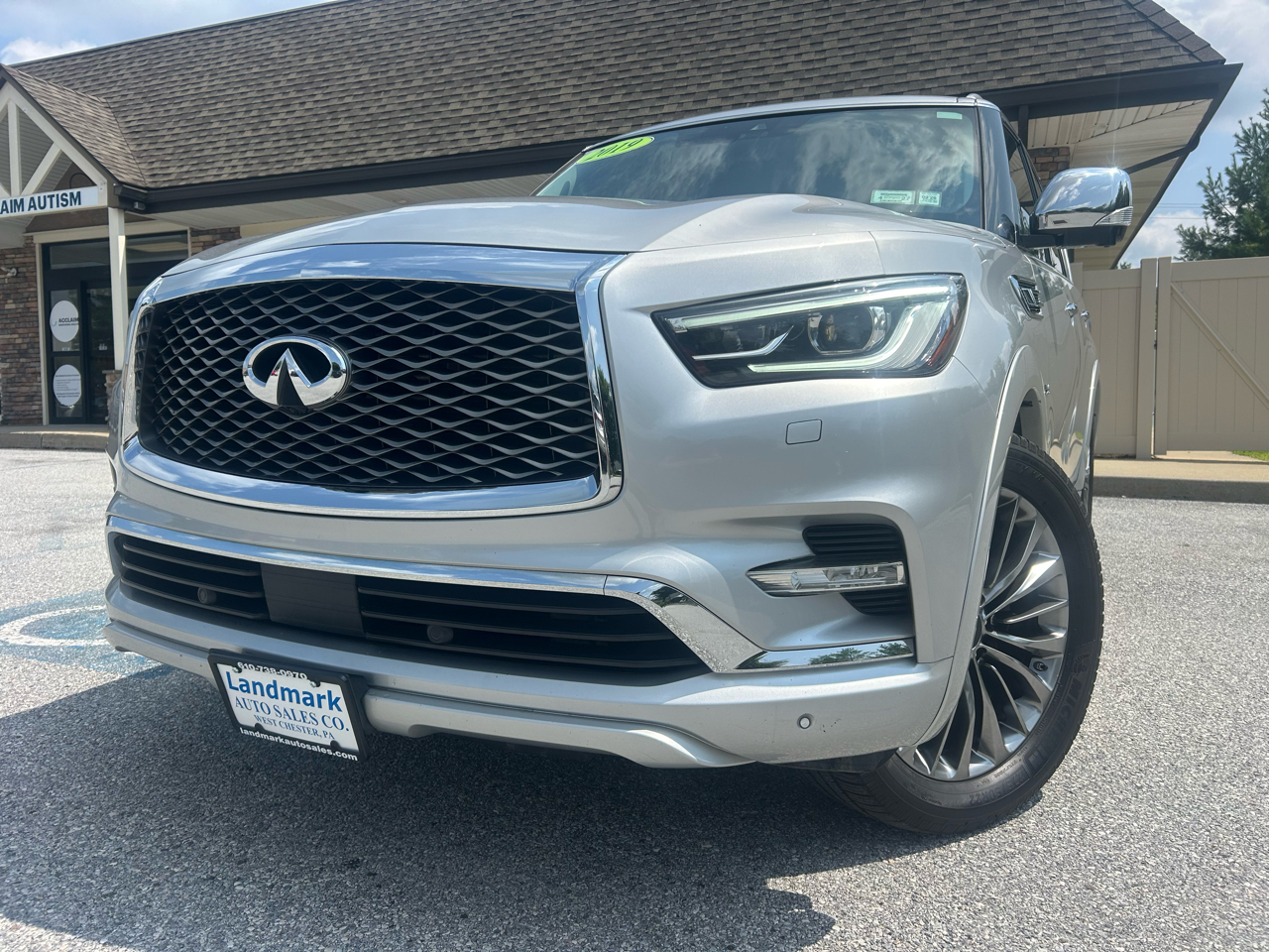 Infiniti QX80 LUXE AWD 2019