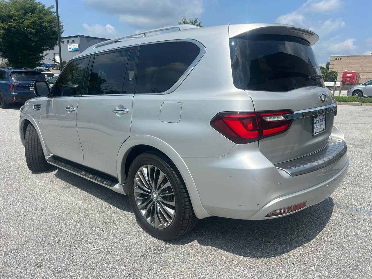 Infiniti QX80 LUXE AWD 2019