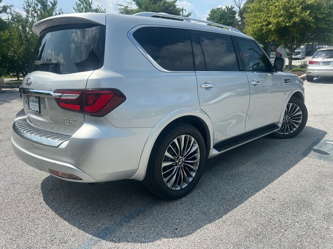 Infiniti QX80 LUXE AWD 2019