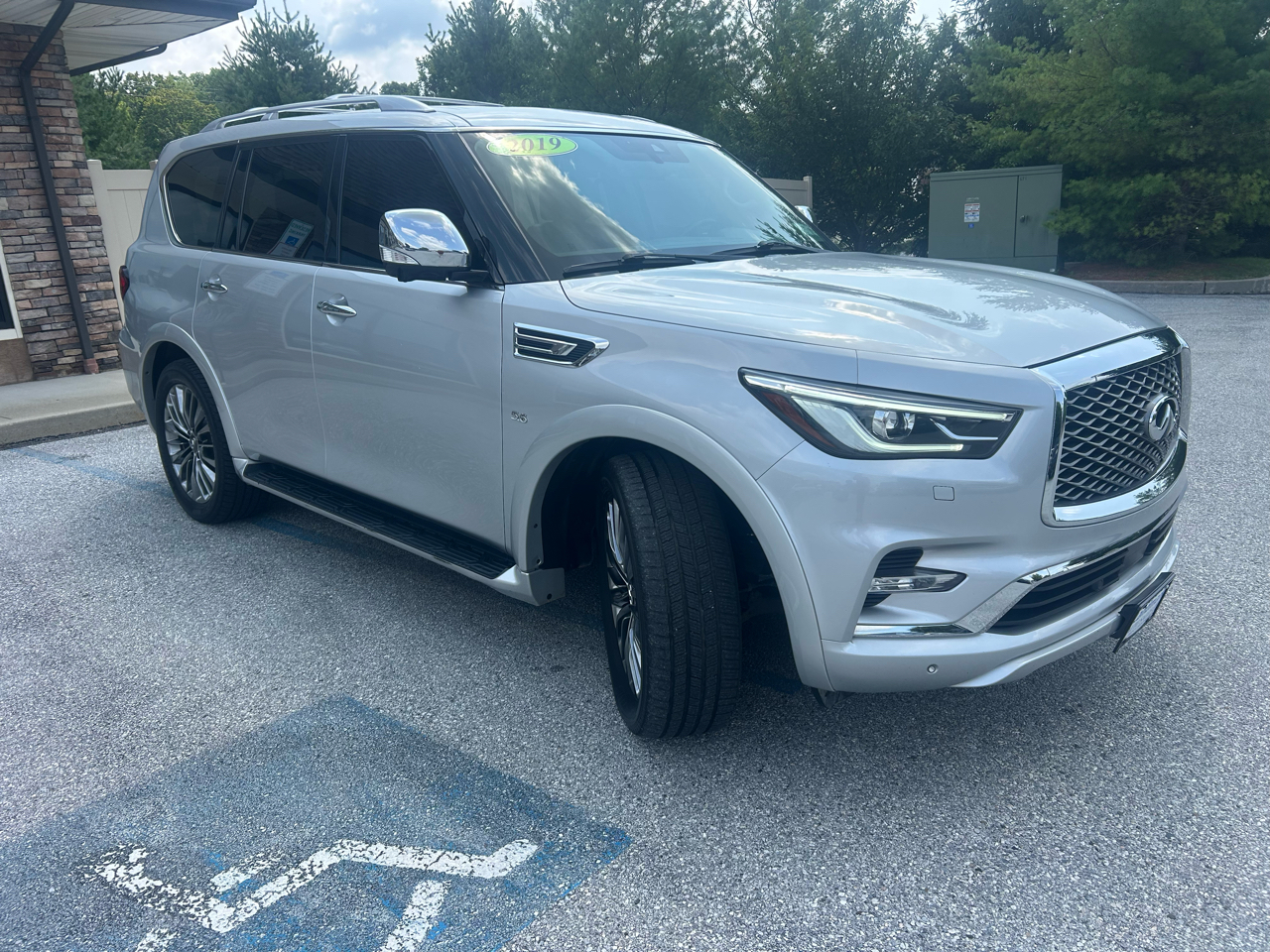 Infiniti QX80 LUXE AWD 2019