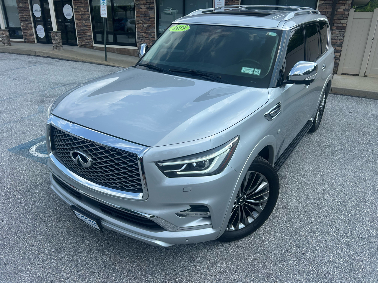 Infiniti QX80 LUXE AWD 2019