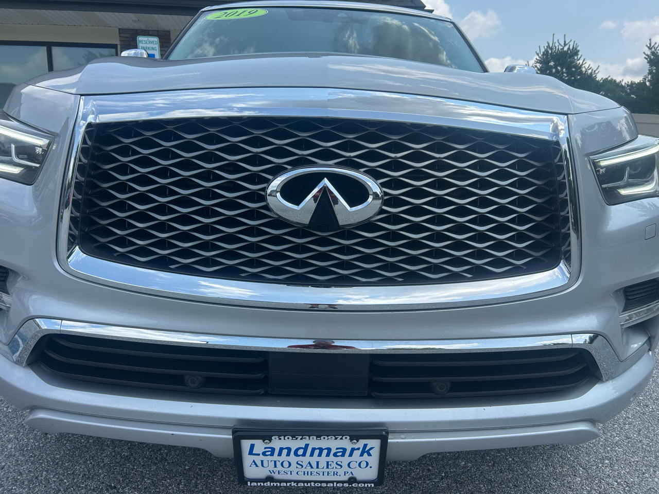 Infiniti QX80 LUXE AWD 2019