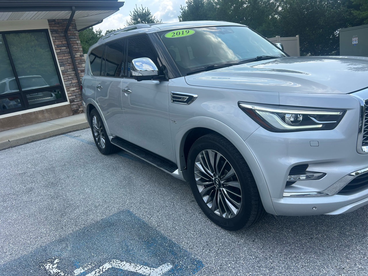 Infiniti QX80 LUXE AWD 2019