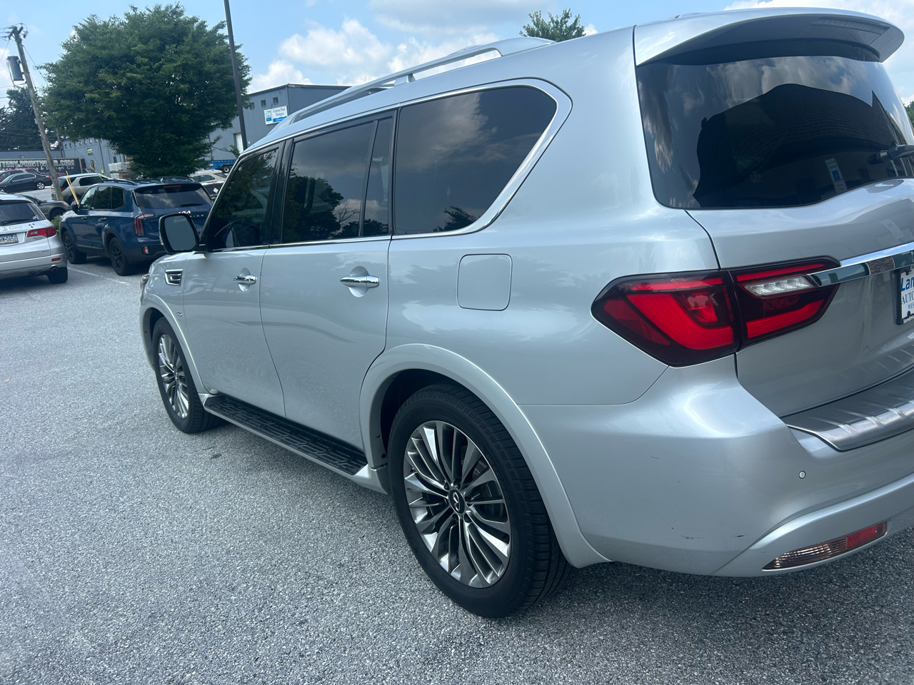 Infiniti QX80 LUXE AWD 2019