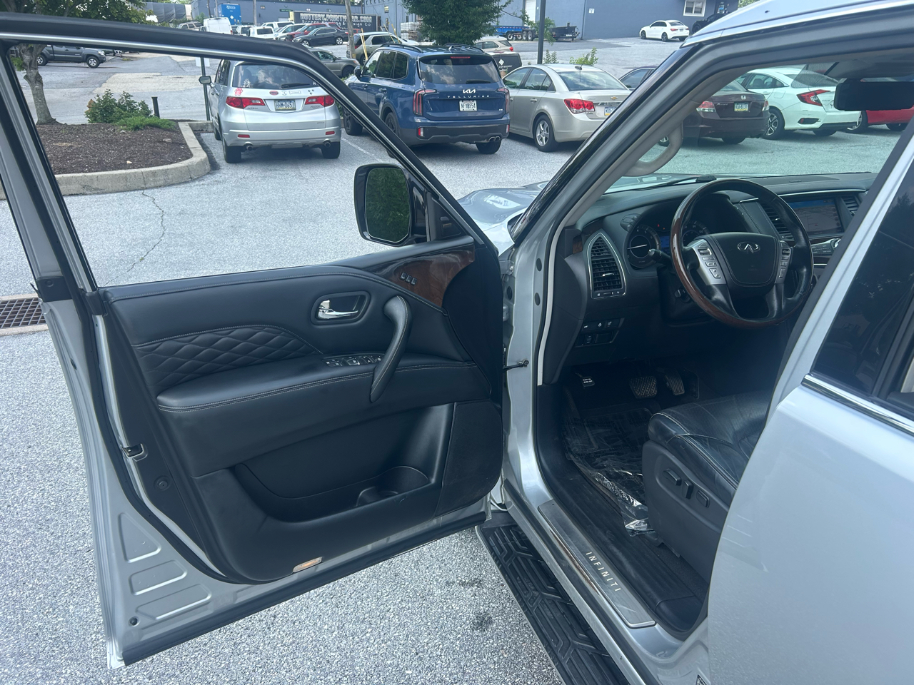 Infiniti QX80 LUXE AWD 2019