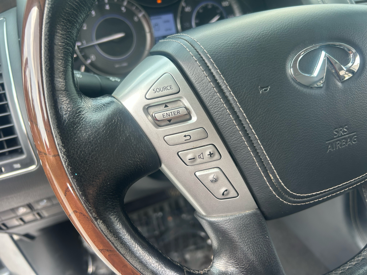 Infiniti QX80 LUXE AWD 2019