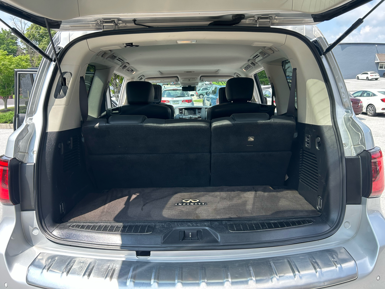 Infiniti QX80 LUXE AWD 2019