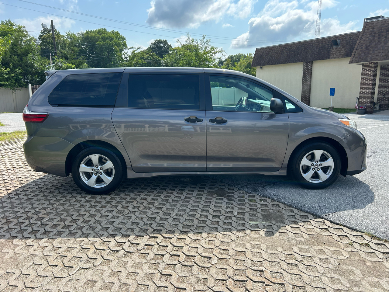 Toyota Sienna L FWD 7-Passenger (Natl) 2018