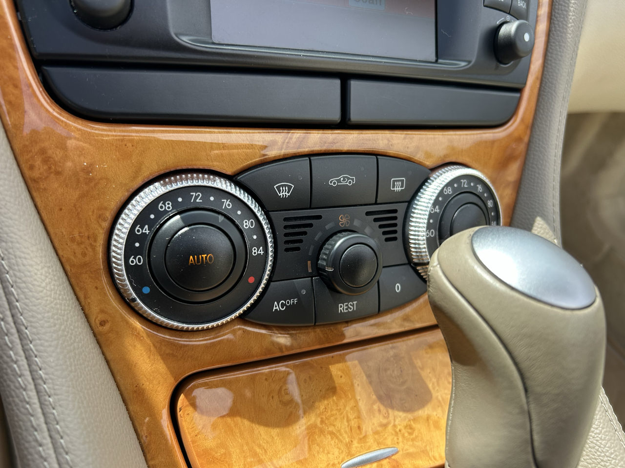 Mercedes-Benz SL-Class 2dr Roadster 5.0L 2004