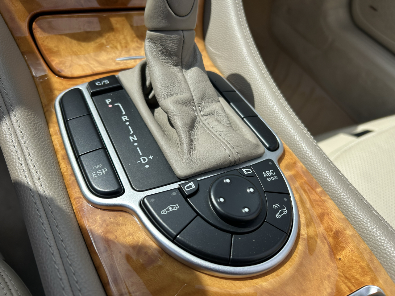 Mercedes-Benz SL-Class 2dr Roadster 5.0L 2004