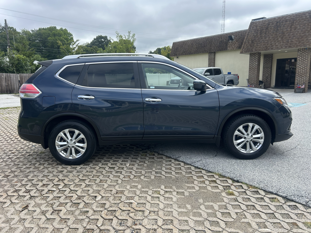 Nissan Rogue AWD 4dr SV 2016
