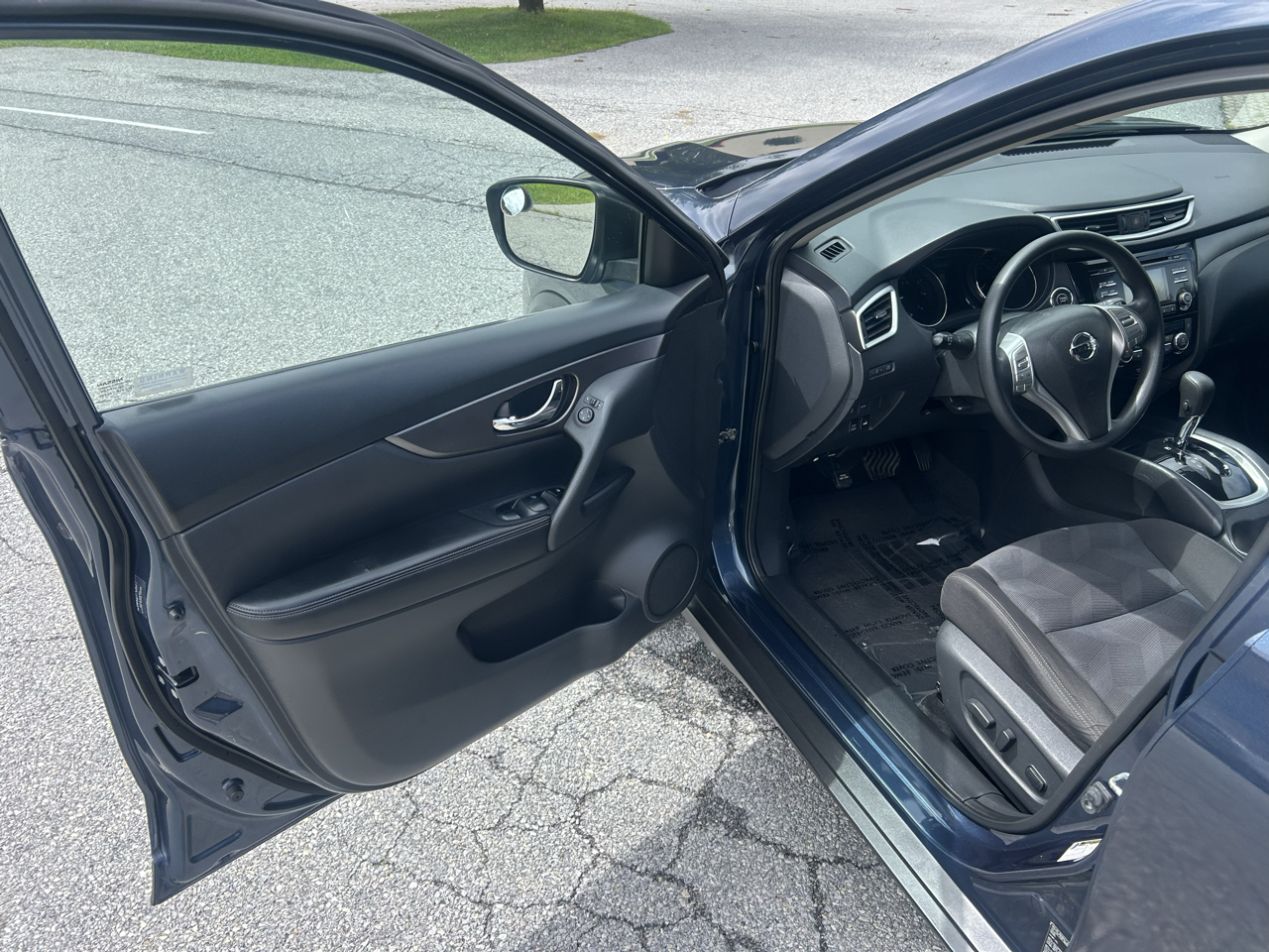 Nissan Rogue AWD 4dr SV 2016