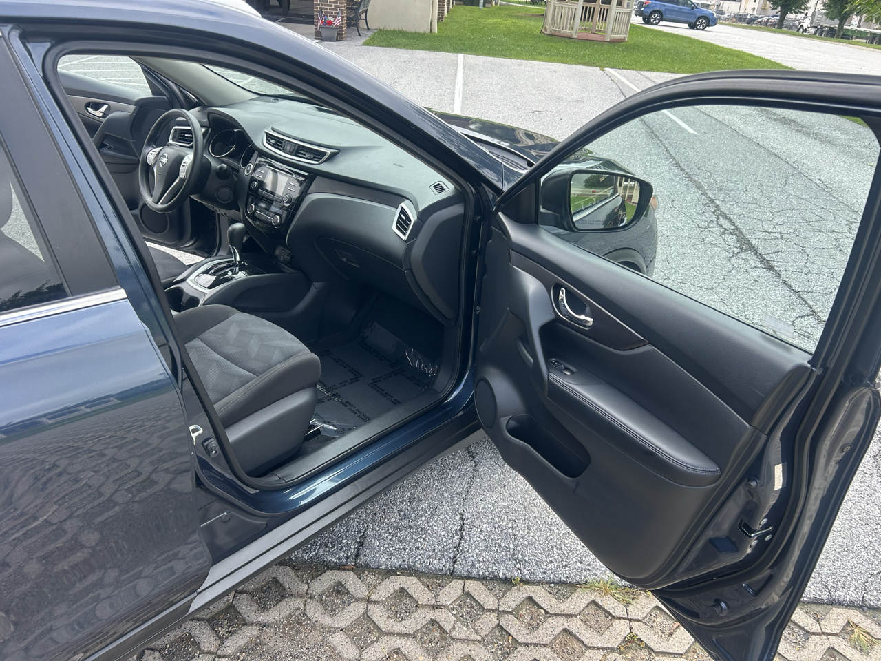 Nissan Rogue AWD 4dr SV 2016