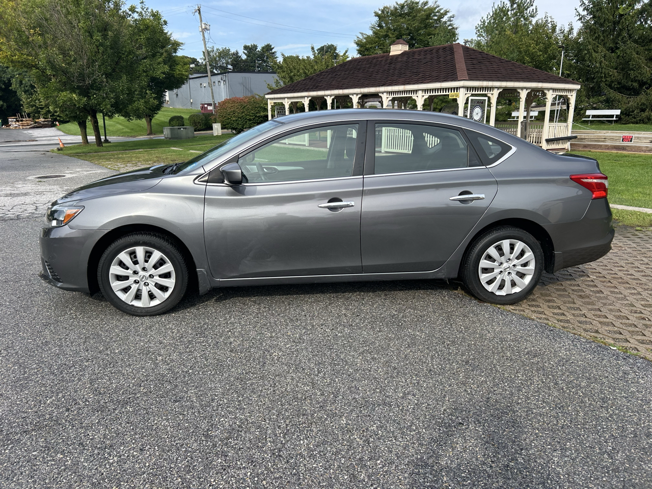 Nissan Sentra 4dr Sdn I4 CVT S 2016